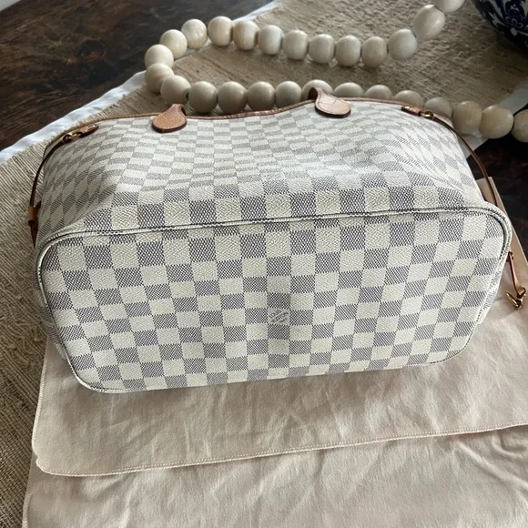 Louis Vuitton Damier Azur Tote - Cream and Brown - Picture 3 of 9